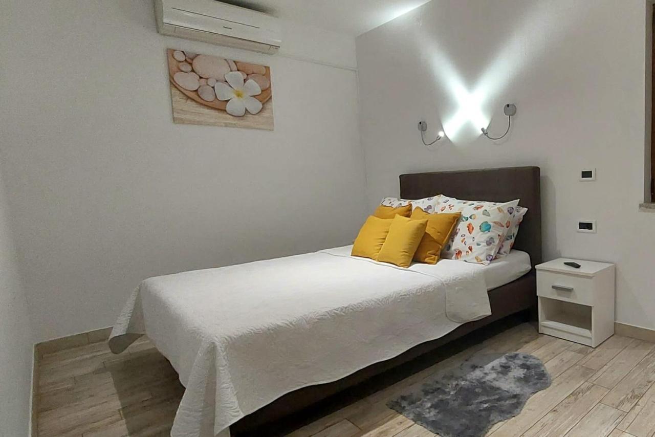 Room Lina Lovran Luaran gambar